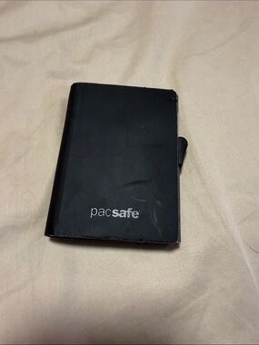 Pacsafe Wallet